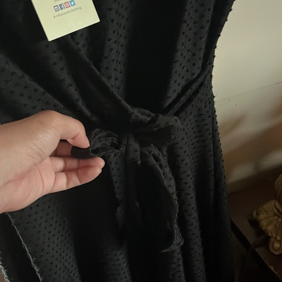 Black wrap dress. New with tags - Picture 6 of 7